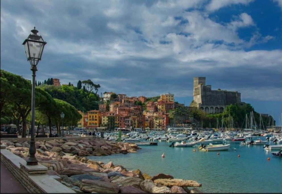 Casa Sofia La Spezia Apartment ภายนอก รูปภาพ